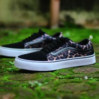 SEPATU SNEAKERS VANS OLD SKOOL PRIA MOTIF LORENG