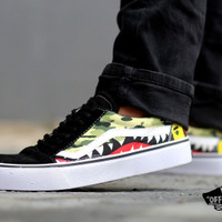 Sepatu pria vans old school bape shark tooth