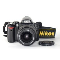 DSLR Nikon D40 1 Set Lensa Kit dan Dus (Nego) Mulus No Minus