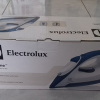 New Item! SETRIKA LISTRIK ELECTROLUX DENGAN SEMPROT EDI2004 Baru!