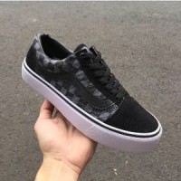 vans olskool game over sepatu sneakers pria Paling Laris
