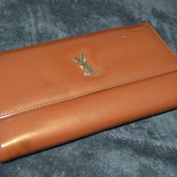 Dompet YSL coklat emas