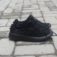 Sepatu Anak Sekolah Murah Adidas Yeezy Warna Hitam Polos