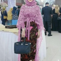 kebaya brukat cape long masa kini
