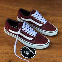 Sepatu vans warna merah maroon cocok buat kuliah dan jalan-jalan