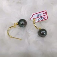 Anting emas asli 22 karat mutiara laut hitam asli lombok , mutiara