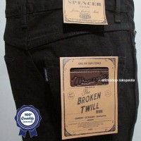 Celana Jeans merk Wrangler Standar/Regular Hitam 27-32 CO
