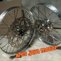 Velg pariasi ring 17 silver crom untuk motor Suzuki Satria Fu