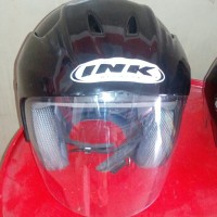 Helm ink dot hitam