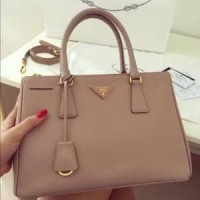Prada saffiano pink nudr