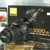 NIKON D3000 + LENSA KIT 18-105VR