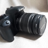 Kamera Canon Eos 1000D + Lensa Canon EFS 18-55mm (Bekas / Second)