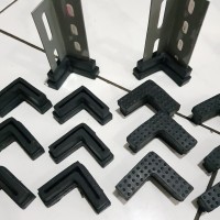 Kaki / alas kaki karet untuk rak besi siku lubang