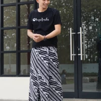Sarung Batik Halus Motif Panah Gandhewa - Sarung Jancukers Hitam Putih