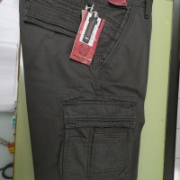 Celana cargo pendek cardinal