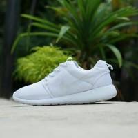 SEPATU PUTIH NIKE ROSHE RUN FULL WHITE SNEAKERS 37-43