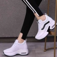 Sepatu Sneakers Wanita Reyna SDS322
