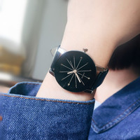 Jam tangan untuk pria dan wanita yang elegan, membuat anda terkesan le