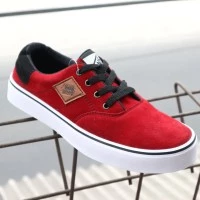 sepatu Vans Authentic maroon cowok