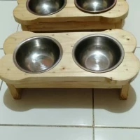 TEMPAT MAKAN KUCING .stenlis