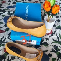 Sepatu wanita Yongki Komaladi