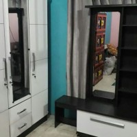 LEMARI 3PINTU CERMIN WHITE GLOSY DAN MEJA RIAS WHITE GLOSSY SATU HARGA
