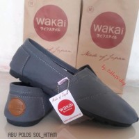 Sepatu Wakai warna abu polos sol hitam