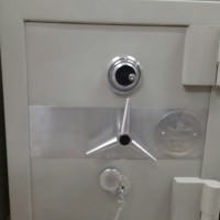 Brankas merk Solingen tinggi 64 cm