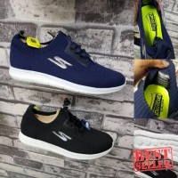 Sepatu Skechers Pria SKECHERS MUZZIN LENTUR BAHANNYA DAN EMPUK BUAT