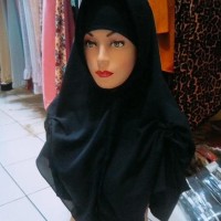 Jilbab instan warna hitam polos termurah
