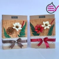 Kotak Kado Cantik Hias Bunga Kering Kerajinan tangan.