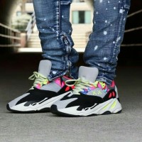 Sepatu adidas yeezy 700 KAWS / Sneakers pria adidas terbaru 2019