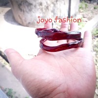 Gelang akar bahar merah tembus cahaya