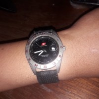 jam tangan pria baterai swiss army bekas original