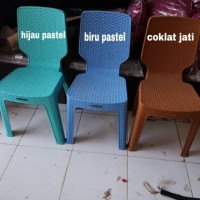 Kursi plastik sender napolly anyaman rotan