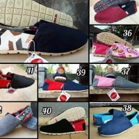 SEPATU WAKAI LABEL VIETNAM PRIA WANITA (GESER FOTO UNTUK WARNA LAIN)