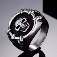 Cincin Tengkorak Pria Baja Titanium