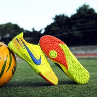 Produck Terbaru 2018 Sepatu Sepak Bola Baru Sepatu Futsal / Kasut