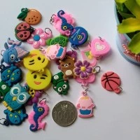 charm karet motif