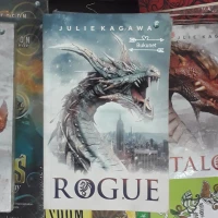 Rogue - Julie Kagawa