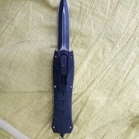 pisau otomatis