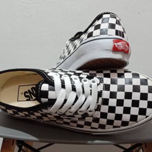 Sepatu Pria Sneaker Vans Authentic Tokopedia