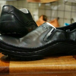 Sepatu Kicker Slop Santai Tokopedia