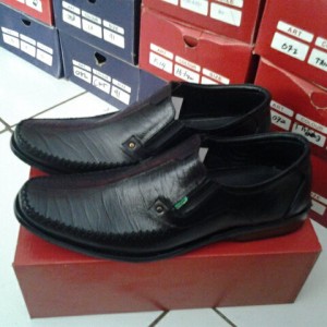 Sepatu Pantopel Kickers 605 Tokopedia