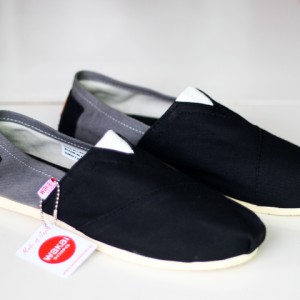 Sepatu Wakai Hitam Abu Tokopedia