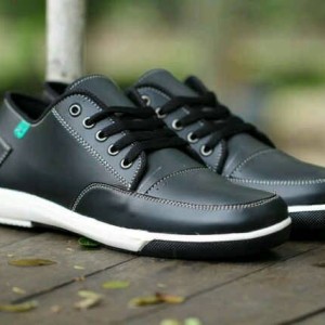 Sepatu Gaya Pria Kickers Casual Slop Suede Tokopedia