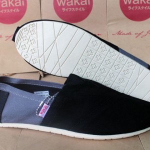 Sepatu Wakai Hitam Abu Tokopedia