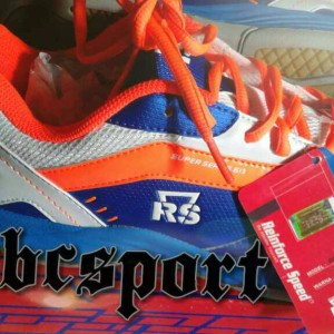 Sepatu Badminton Original Rs Seri Sirkuit 570 Tokopedia