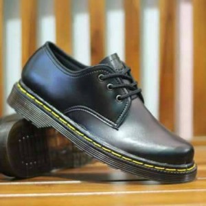 Sepatu Dr Martens Low Leather Suede Unisex Tokopedia