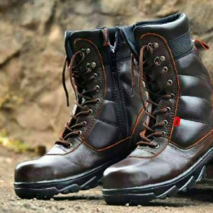 Sepatu Pdl Tinggi Pdl Tni Polri Full Kulit Ujung Besi Spatu Kerja Lapangan Tokopedia